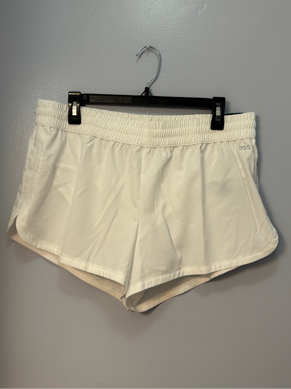 DSG Women's Mid-Rise Stride Run Shorts. White. Sz L